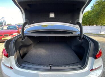 BMW 330i